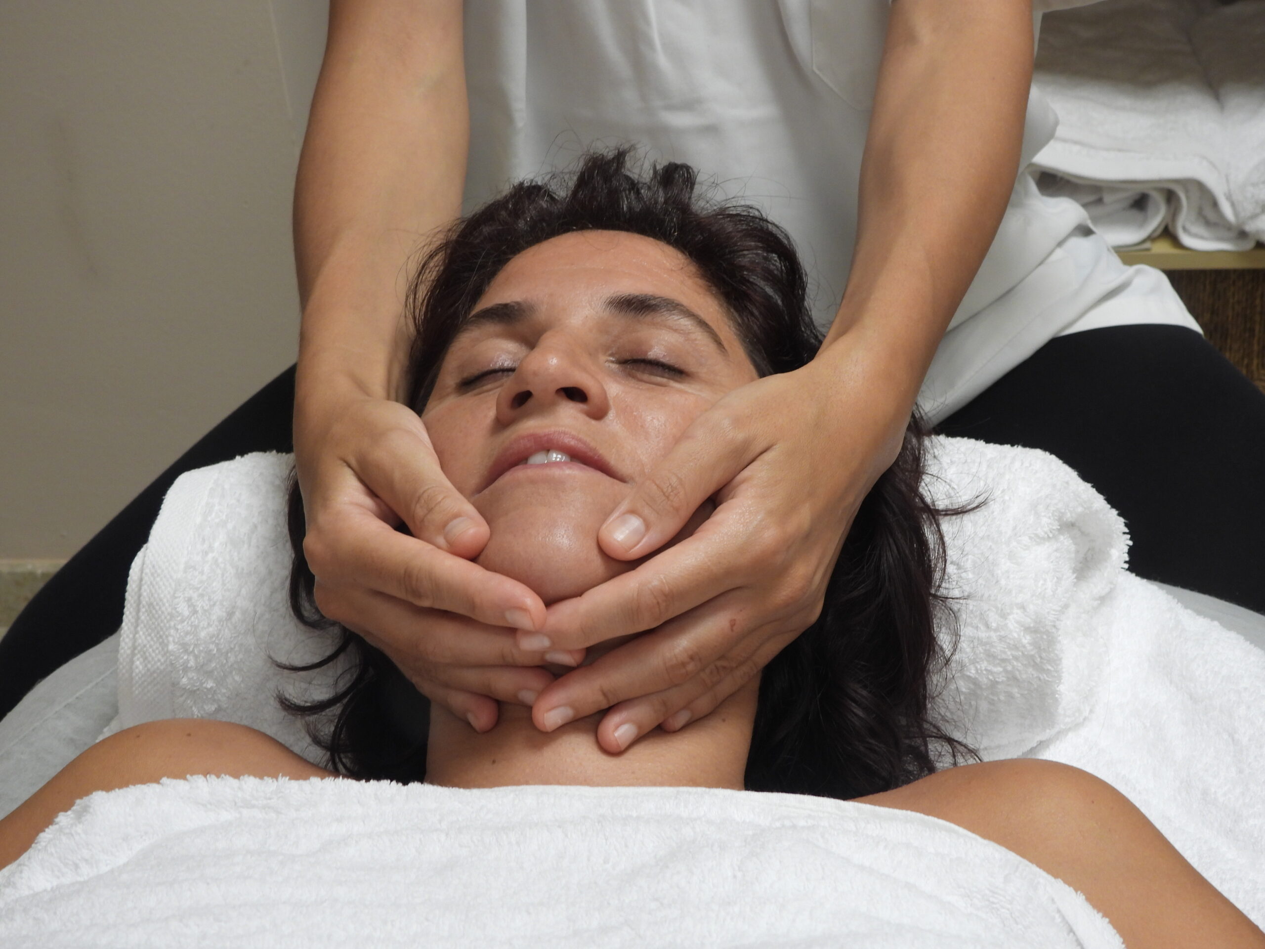 terapias naturales y masajes relajantes para mujeres quiromasaje